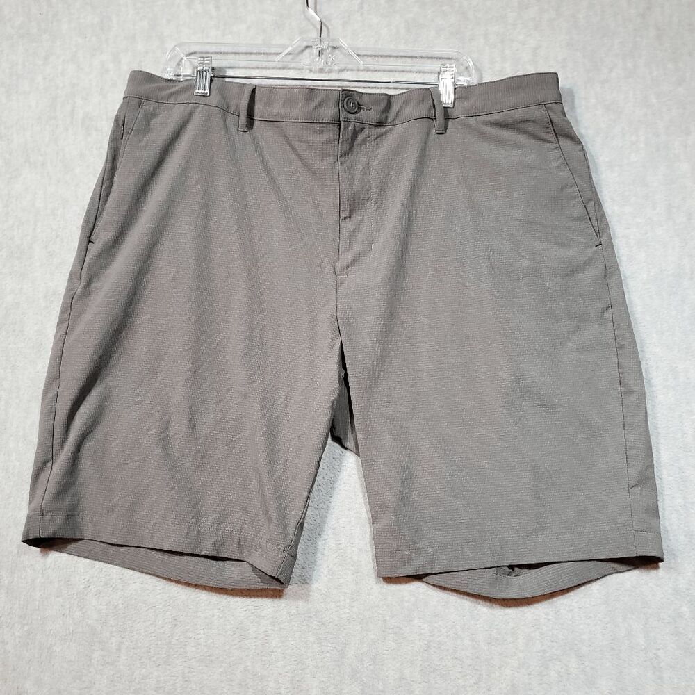 Tommy Bahama Shorts Mens 42 Gray Chino Casual Flat Front Regular Fit Logo Preppy